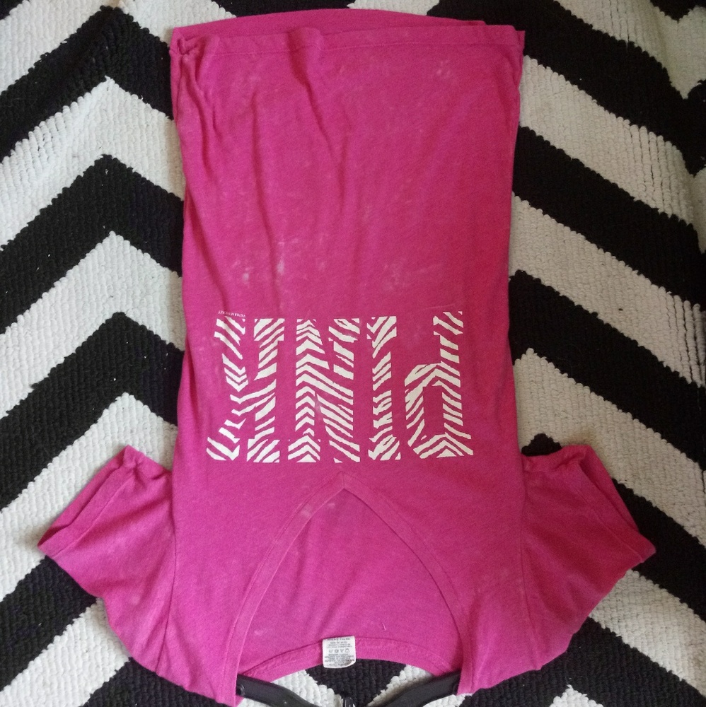 VICTORIA'S SECRET VNECK PINK LOGO SHIRT